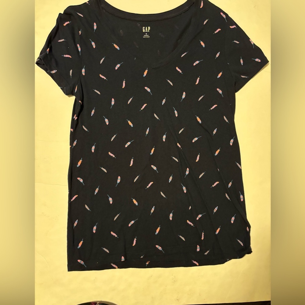 Gap vneck tee